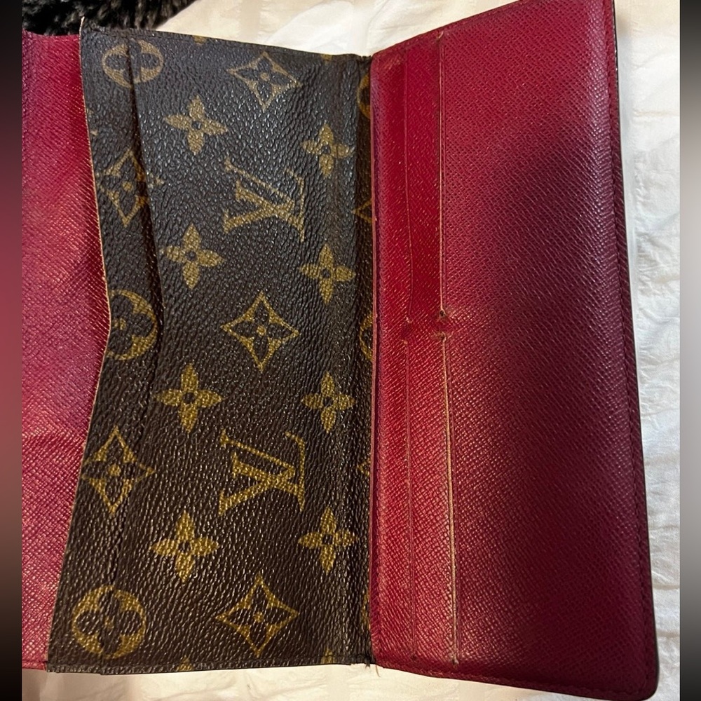 Louis Vuitton wallet. - Picture 3 of 5